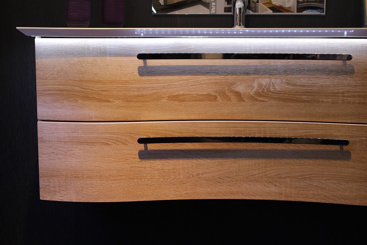 How to Design a Small Bathroom to Maximize Storage and Functionality